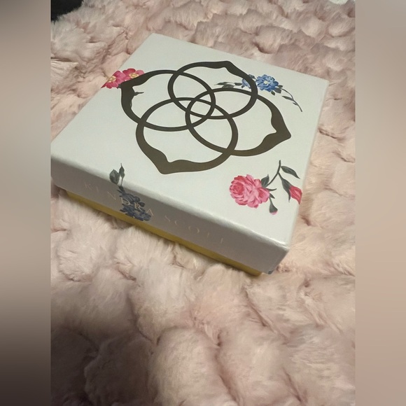 Kendra Scott Gold Floral Necklace - Picture 5 of 7